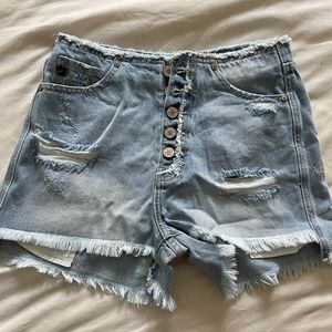 NEVER WORN Light wash high waisted denim shorts